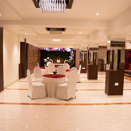 Gold Crest Business Hotel 나비뭄바이 외부 사진