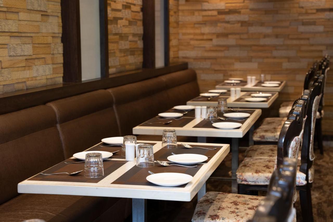 Gold Crest Business Hotel 나비뭄바이 외부 사진