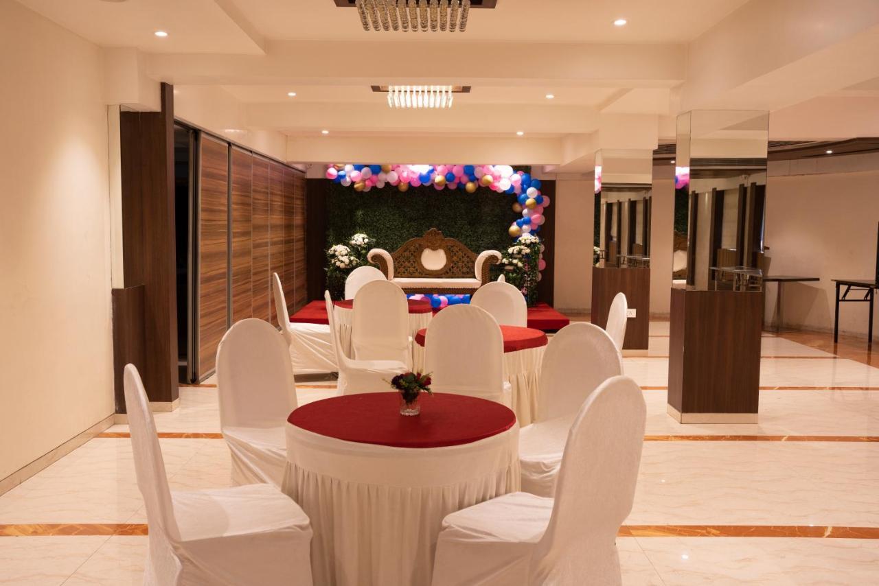Gold Crest Business Hotel 나비뭄바이 외부 사진