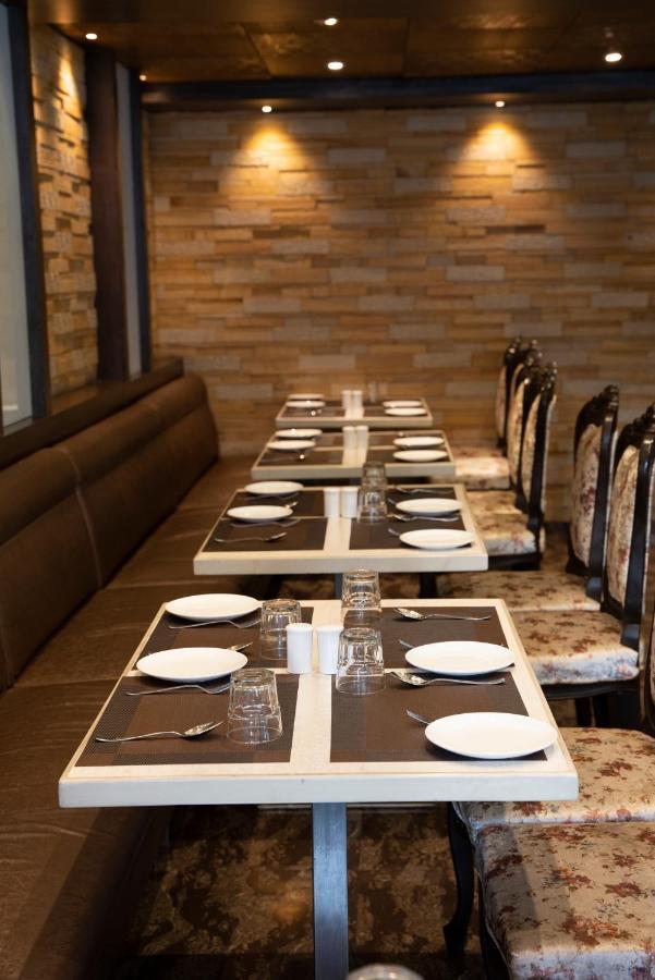 Gold Crest Business Hotel 나비뭄바이 외부 사진