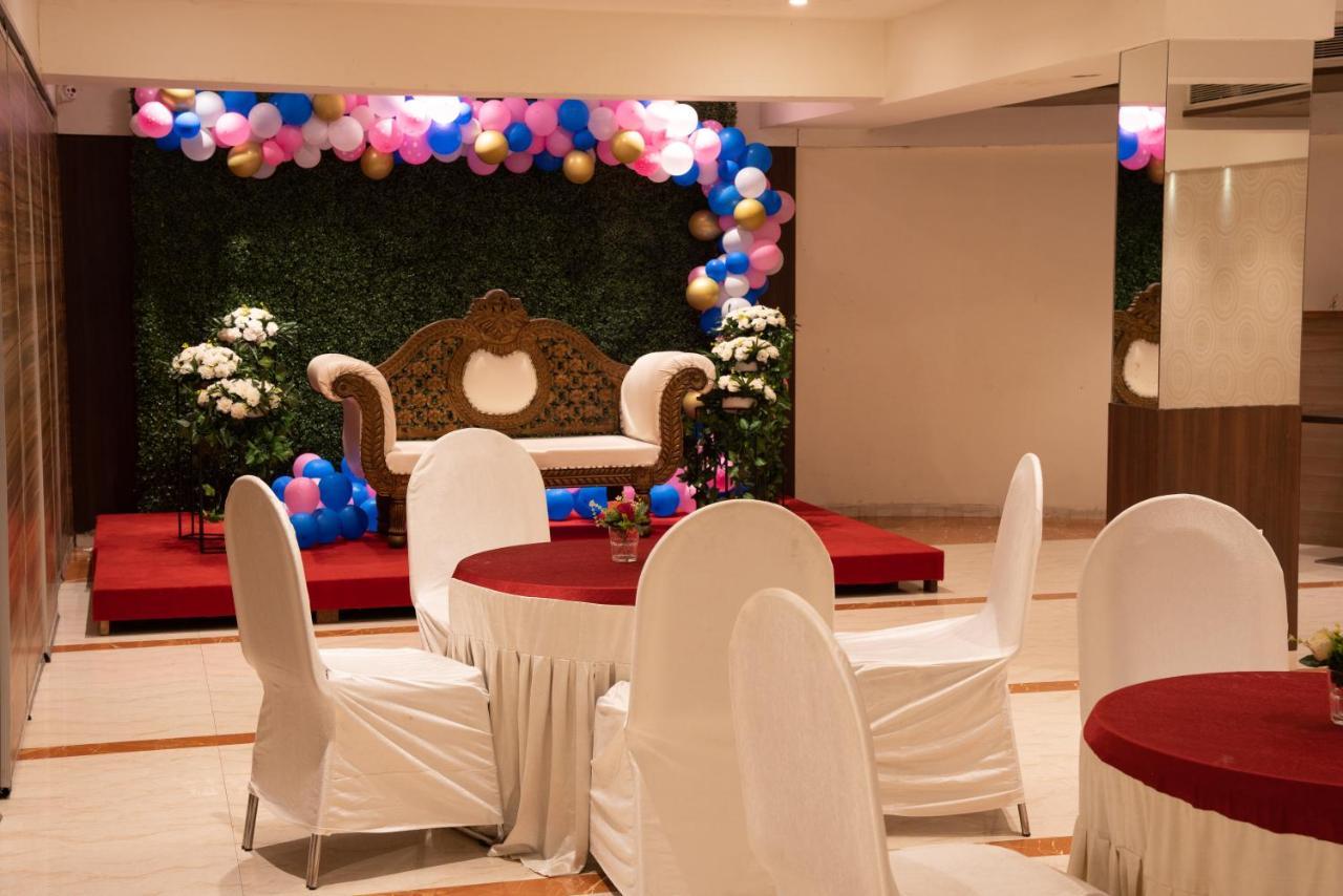Gold Crest Business Hotel 나비뭄바이 외부 사진