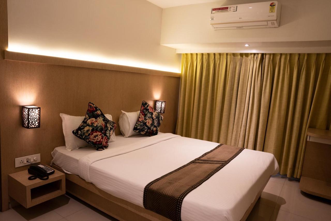 Gold Crest Business Hotel 나비뭄바이 외부 사진