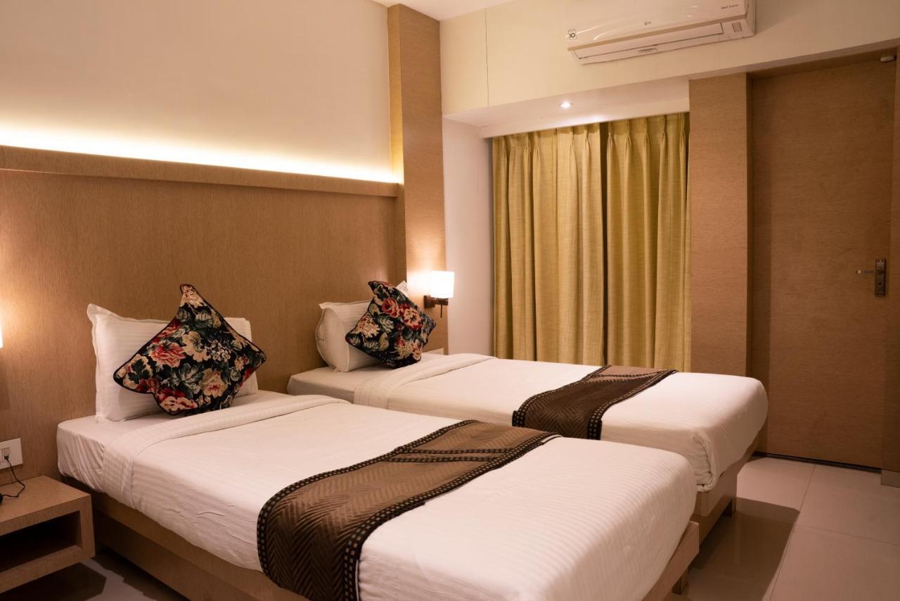 Gold Crest Business Hotel 나비뭄바이 외부 사진