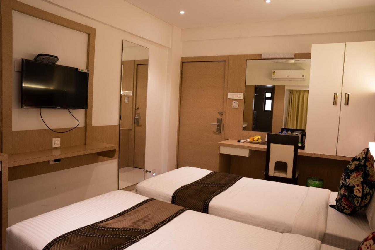Gold Crest Business Hotel 나비뭄바이 외부 사진