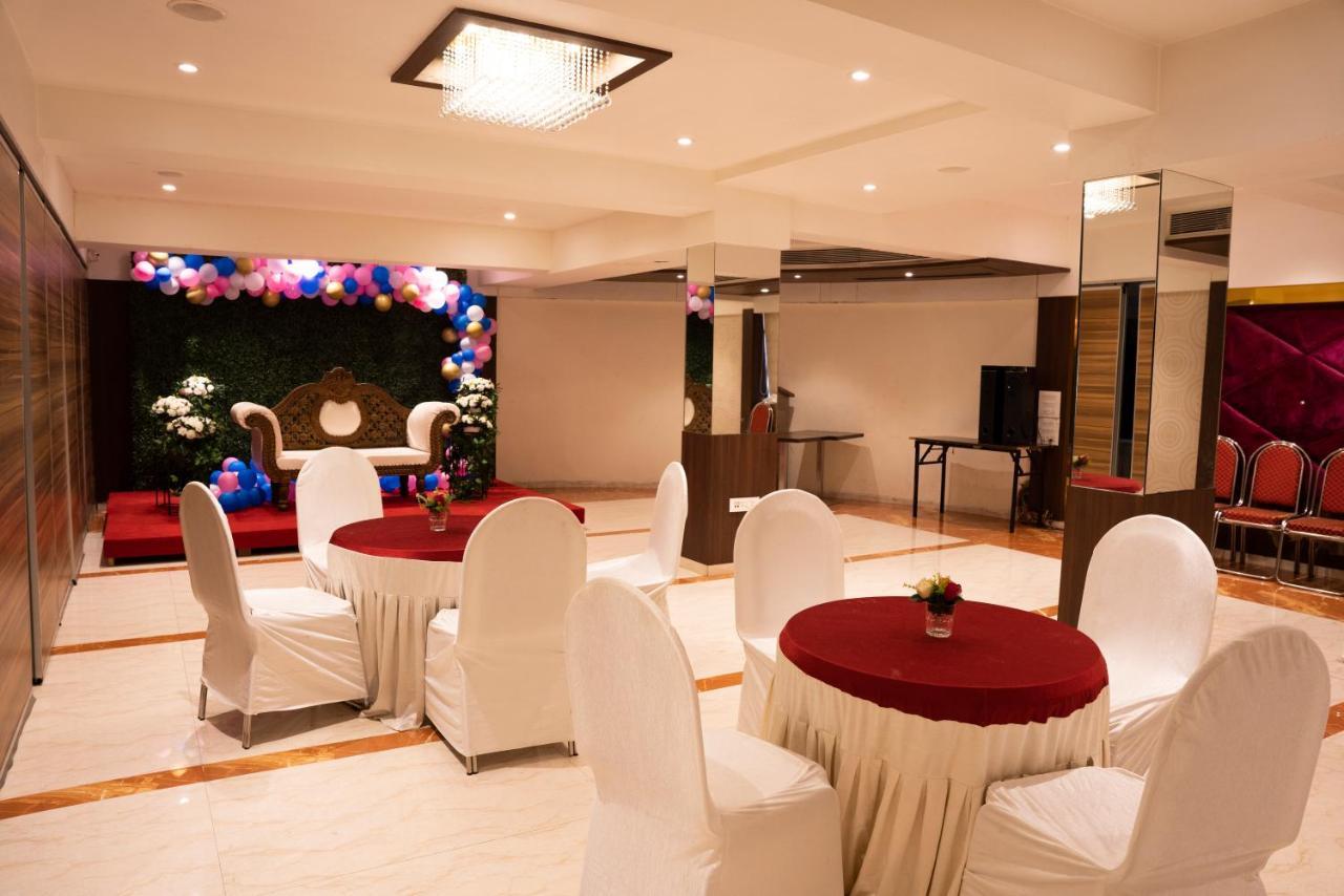 Gold Crest Business Hotel 나비뭄바이 외부 사진
