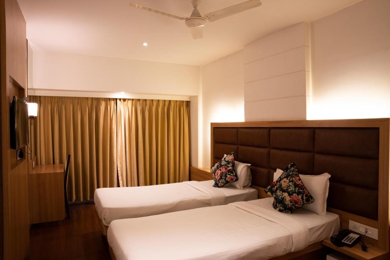 Gold Crest Business Hotel 나비뭄바이 외부 사진