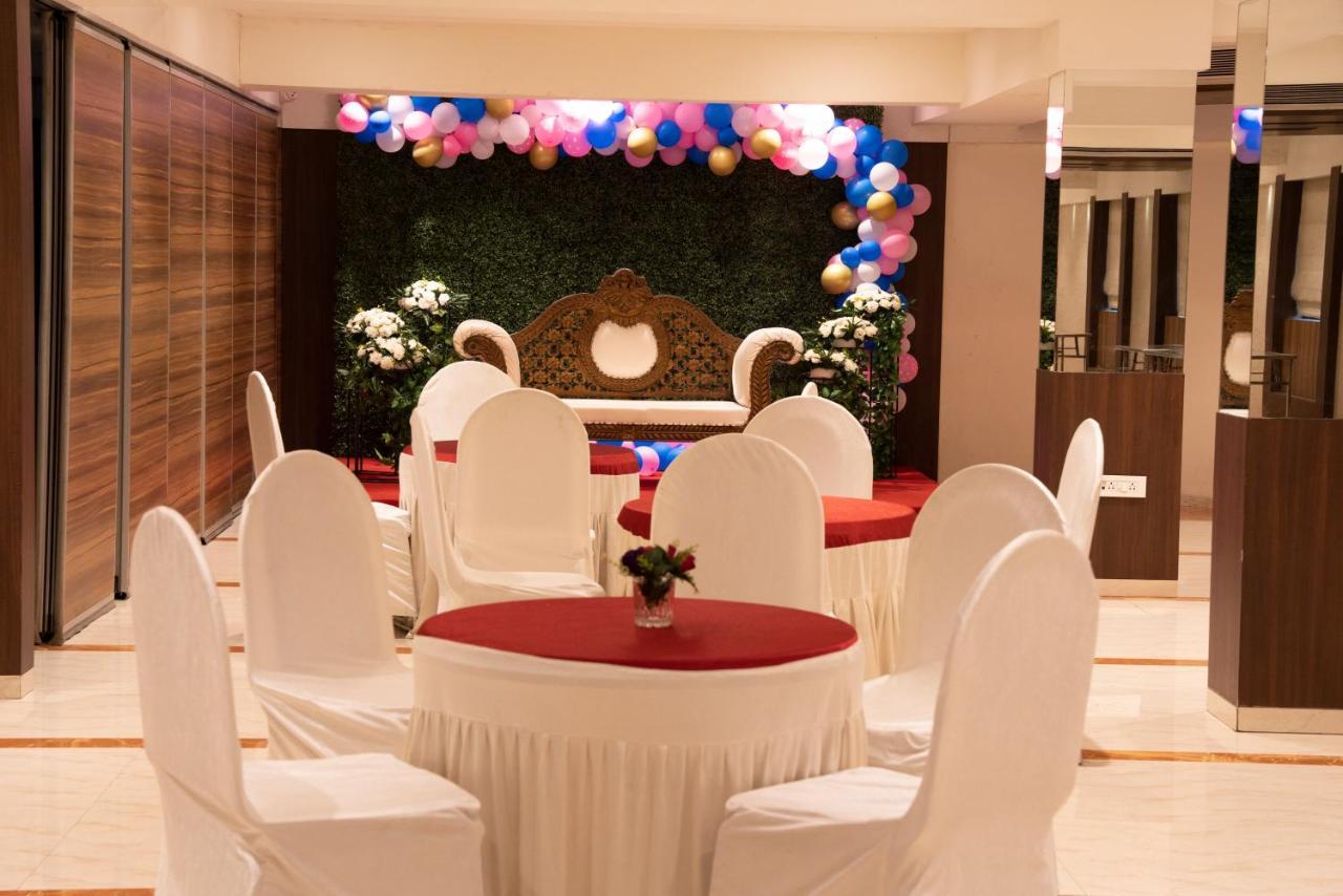 Gold Crest Business Hotel 나비뭄바이 외부 사진