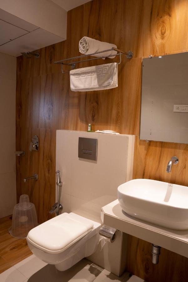 Gold Crest Business Hotel 나비뭄바이 외부 사진